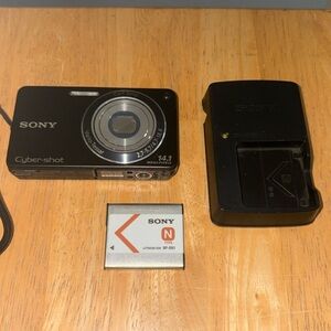 Sony Black Compact Cyber-shot DSC-W350